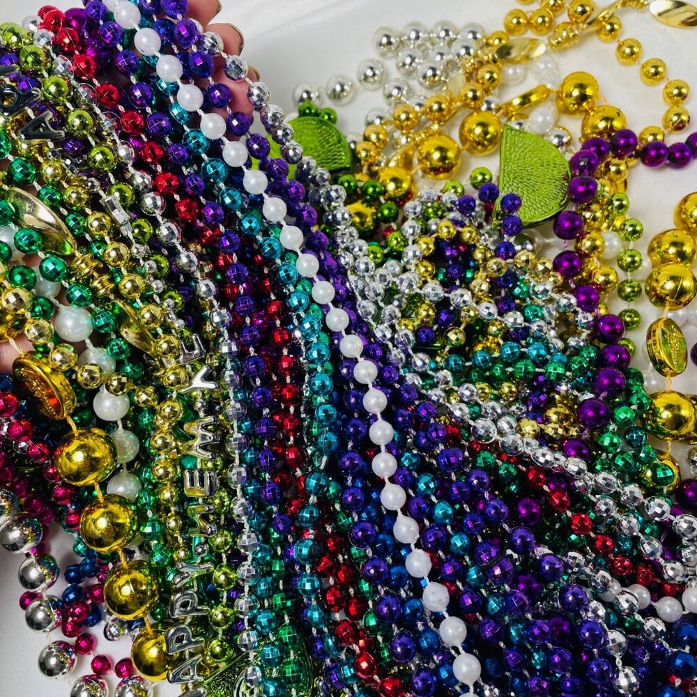 Mardi Gras Beads Party Random Lot 35 Mixed Colors & Styles Bud Light Medical NY - Picture 8 of 10